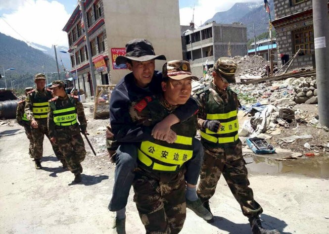 Chùm ảnh trận động đất mới hoảng loạn Nepal ảnh 6