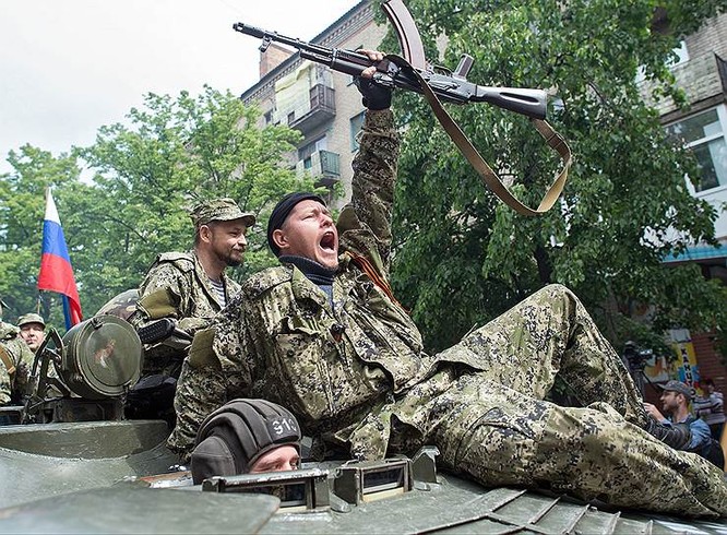 Cận cảnh xung đột Ukraine: một năm thảm họa ảnh 21