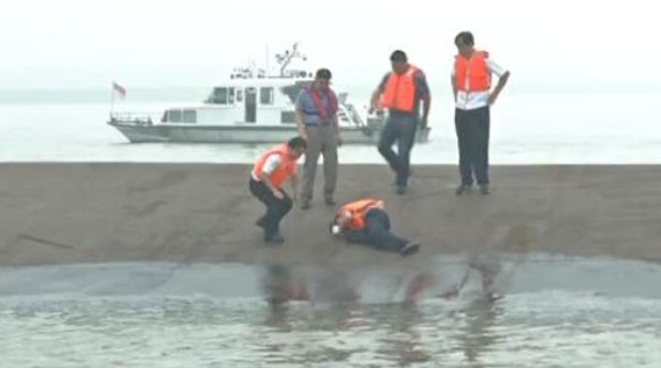 Tàu chở hơn 450 người chìm ở Trung Quốc ảnh 26