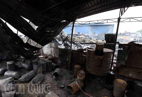  Hiện trường tan hoang sau vụ cháy trong KCN Hoàng Gia ảnh 3