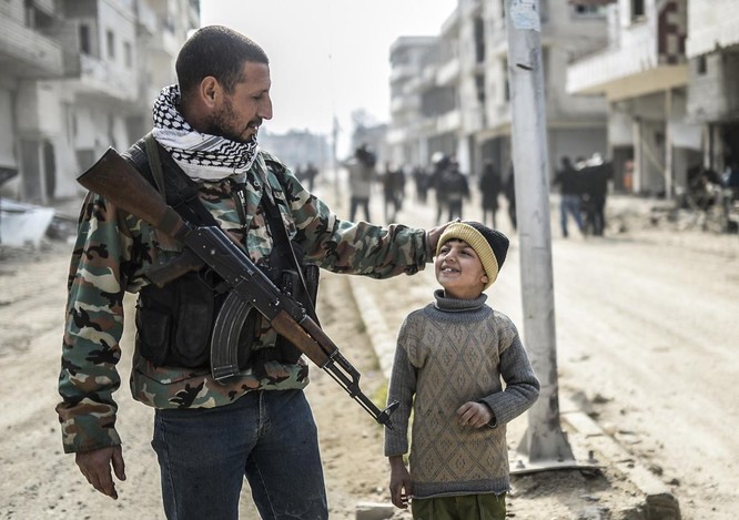 Chùm ảnh trẻ em Trung Đông trong chiến tranh ảnh 21