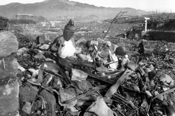 Chùm ảnh độc thảm họa hạt nhân Hirosima 70 năm trước ảnh 41