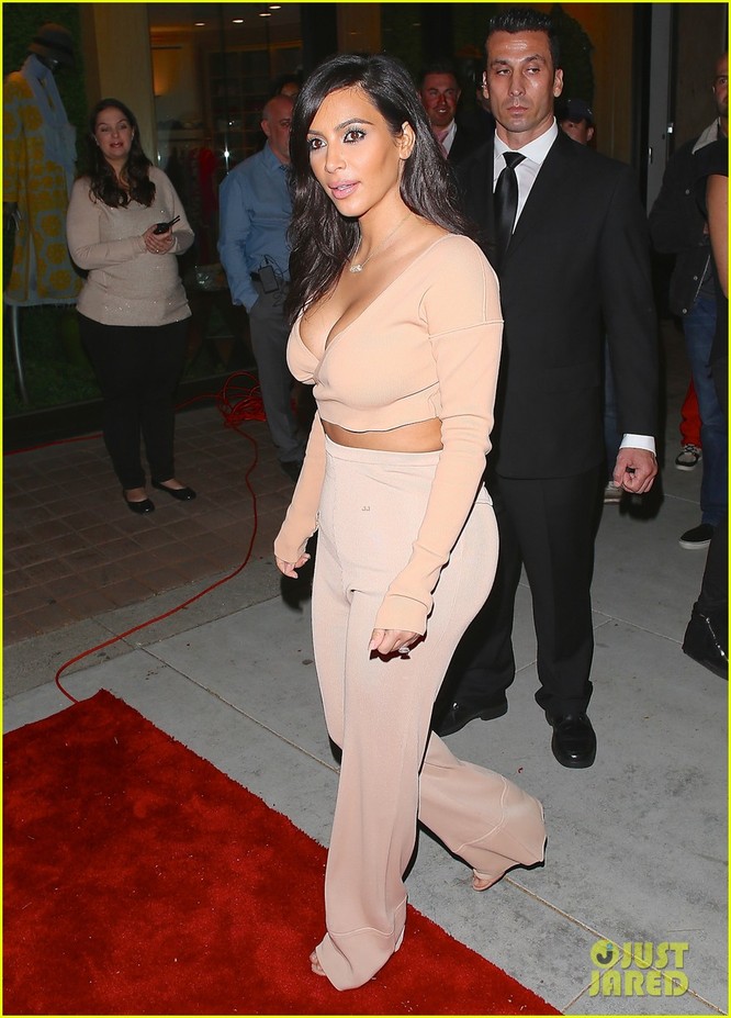 Nóng bỏng mỹ nhân Kim Kardashian “siêu vòng ba“ ảnh 24