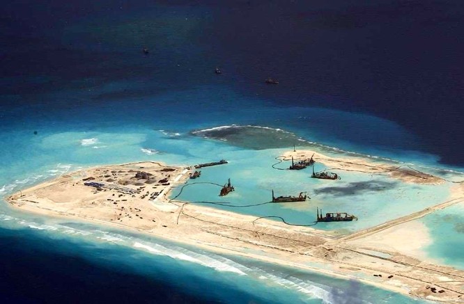 Trung Quốc xây đảo nhân tạo thành “cụm tàu sân bay không chìm” trên Biển Đông ảnh 17