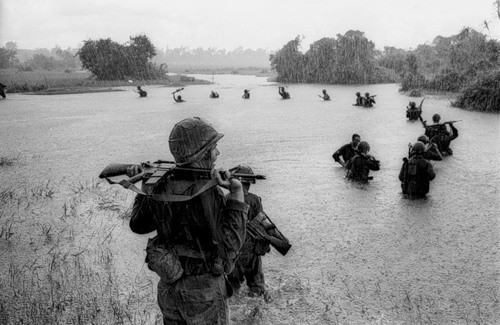 Cuộc chiến tranh Việt Nam qua ảnh của Henry Hyuet ảnh 3