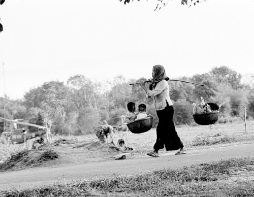 Cuộc chiến tranh Việt Nam qua ảnh của Henry Hyuet ảnh 23