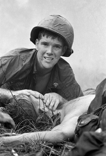 Cuộc chiến tranh Việt Nam qua ảnh của Henry Hyuet ảnh 29