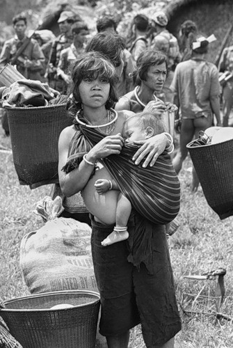 Cuộc chiến tranh Việt Nam qua ảnh của Henry Hyuet ảnh 31