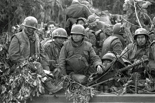 Cuộc chiến tranh Việt Nam qua ảnh của Henry Hyuet ảnh 55