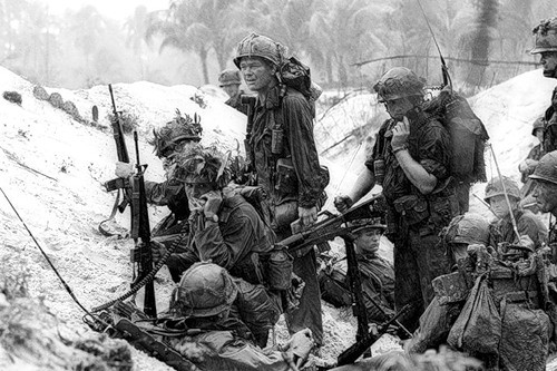 Cuộc chiến tranh Việt Nam qua ảnh của Henry Hyuet ảnh 57