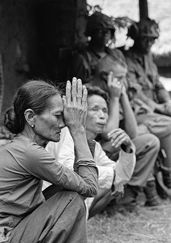 Cuộc chiến tranh Việt Nam qua ảnh của Henry Hyuet ảnh 58