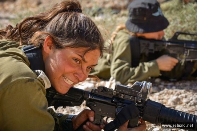 Những nữ quân nhân xinh đẹp Israel khiến giới mày râu cũng phải cúi chào ảnh 27