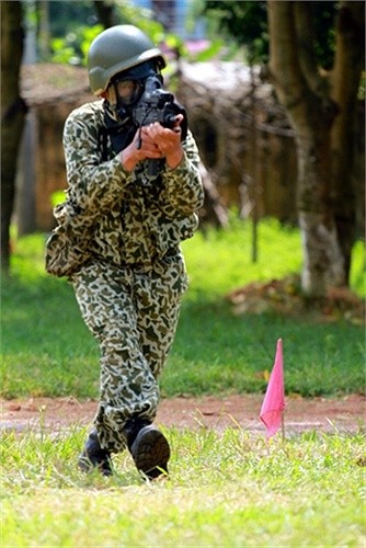 Lính đặc công luyện tập tác chiến chống khủng bố ảnh 2