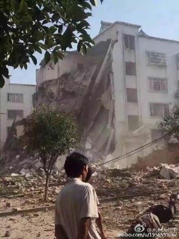 Bom nổ liên tiếp 17 địa điểm tại Trung Quốc, nhiều tòa nhà sập ảnh 19
