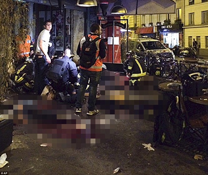  Những khoảnh khắc hãi hùng vụ tấn công đẫm máu tại Paris ảnh 18