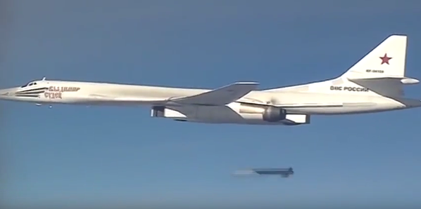 25 máy bay ném bom chiến lược Nga xé nát bầu trời Syria ảnh 2