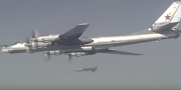 25 máy bay ném bom chiến lược Nga xé nát bầu trời Syria ảnh 3