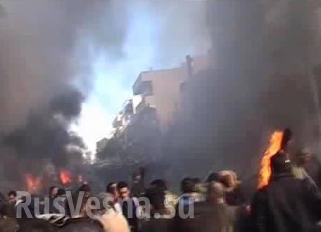 Sốc: Đánh bom tự sát khủng bố ở thành Homs, Syria ảnh 4