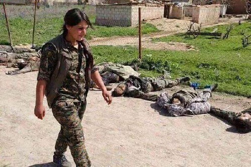 Cảnh đền tội kinh hoàng của IS trước họng súng nữ binh người Kurd ảnh 8
