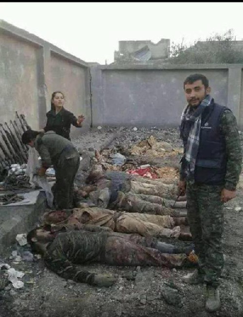 Cảnh đền tội kinh hoàng của IS trước họng súng nữ binh người Kurd ảnh 9