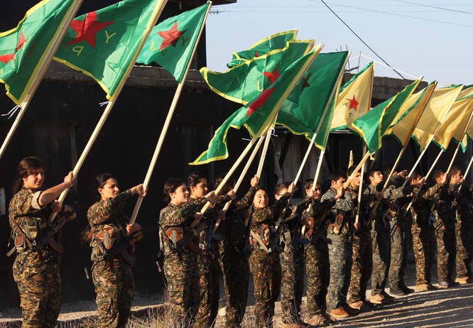 Cảnh đền tội kinh hoàng của IS trước họng súng nữ binh người Kurd ảnh 10