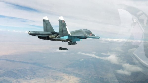 Quân đội Syria phản kích ở Deir ez Zor, IS thả 270 người ảnh 27