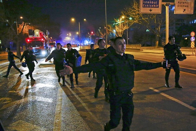 Khủng bố ở Ankara khiến 28 người thiệt mạng ảnh 9
