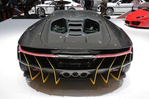 Lamborghini Centenario chính thức xuất hiện với giá bán 1,9 triệu USD ảnh 7