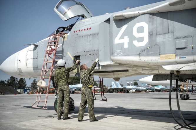 Ngày làm việc của các phi công Nga ở căn cứ không quân Hmeymim ảnh 8