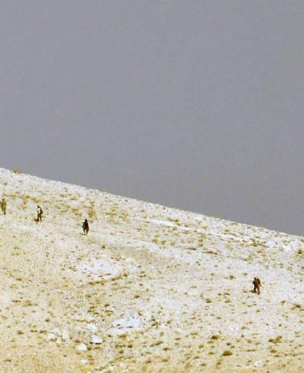 Video + Ảnh: Quân đội Syria đánh vào trung tâm thành phố Palmyra ảnh 9