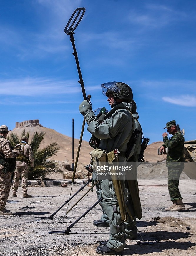Lực lượng công binh Nga bắt đầu rà phá mìn và vũ khí nổ tại Palmyra ảnh 4