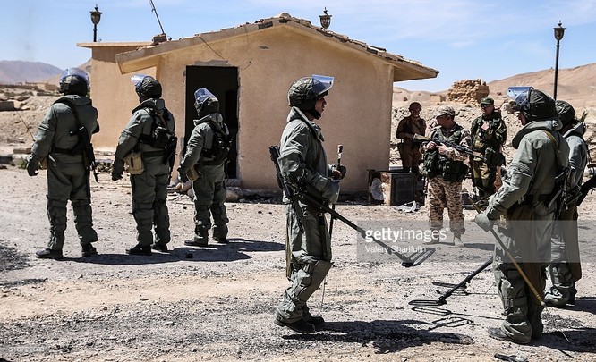 Lực lượng công binh Nga bắt đầu rà phá mìn và vũ khí nổ tại Palmyra ảnh 5