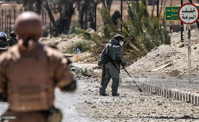 Lực lượng công binh Nga bắt đầu rà phá mìn và vũ khí nổ tại Palmyra ảnh 7