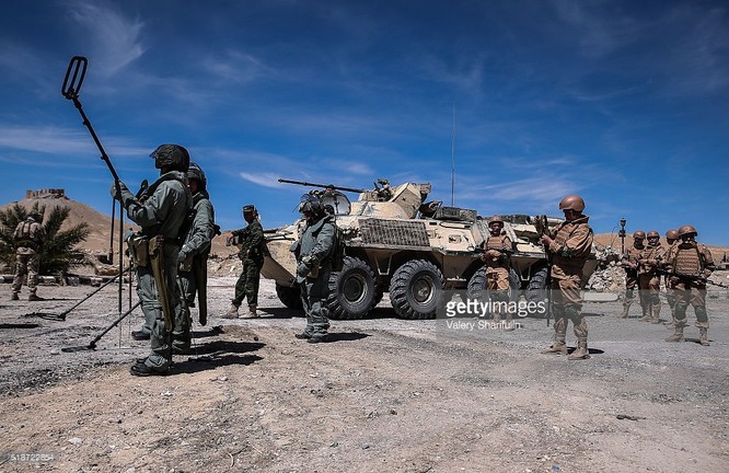 Lực lượng công binh Nga bắt đầu rà phá mìn và vũ khí nổ tại Palmyra ảnh 8