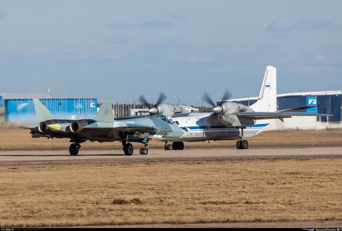 Siêu tiêu kích T-50 thủ nghiệm mang vũ khí tấn công ảnh 1