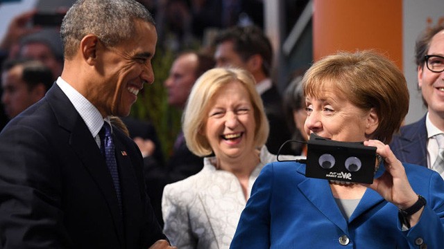 Tổng thống Obama lần đầu sử dụng kính thực tế ảo ảnh 4
