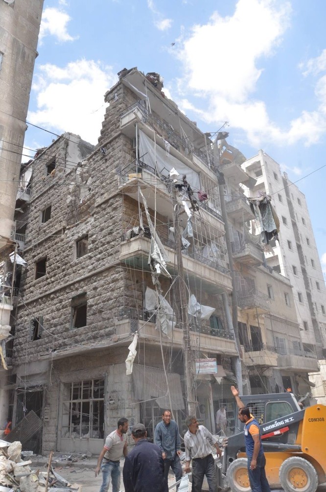 Ảnh: Thực tế đời sống của người dân Aleppo dưới mưa đạn pháo từ khủng bố Al Nusra ảnh 21