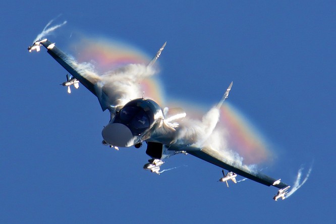Việt Nam sẽ tấn công “phẫu thuật” với “thú mỏ vịt” Su-34 ảnh 9