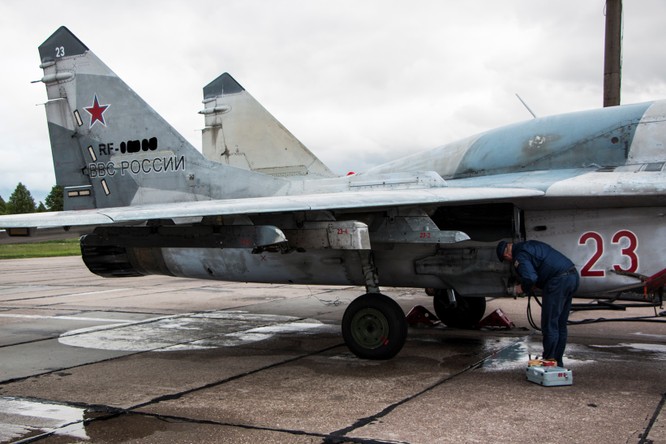 Video: Cận cảnh máy bay tim kích MiG-29UMT Nga huấn luyện ảnh 3