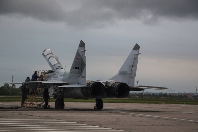 Video: Cận cảnh máy bay tim kích MiG-29UMT Nga huấn luyện ảnh 9
