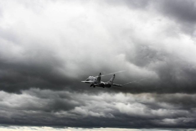Video: Cận cảnh máy bay tim kích MiG-29UMT Nga huấn luyện ảnh 17