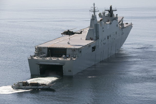 Hải quân Úc diễn tập đổ bộ có sử dụng tàu đổ bộ trực thăng lớp Canberra (Video) ảnh 2