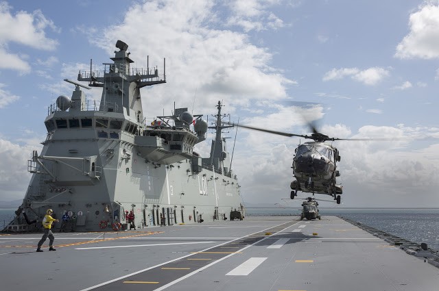 Hải quân Úc diễn tập đổ bộ có sử dụng tàu đổ bộ trực thăng lớp Canberra (Video) ảnh 8