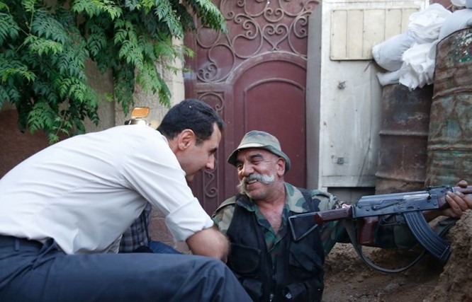 Video: Tổng thống Syria Al Assad thăm chiến trường Đông Ghouta – Damascus ảnh 6