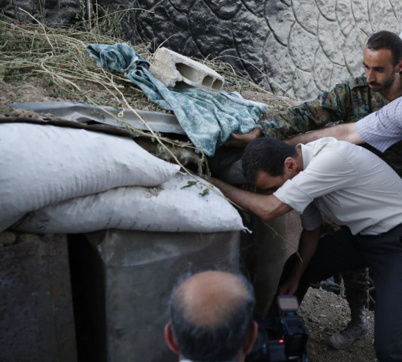 Video: Tổng thống Syria Al Assad thăm chiến trường Đông Ghouta – Damascus ảnh 7