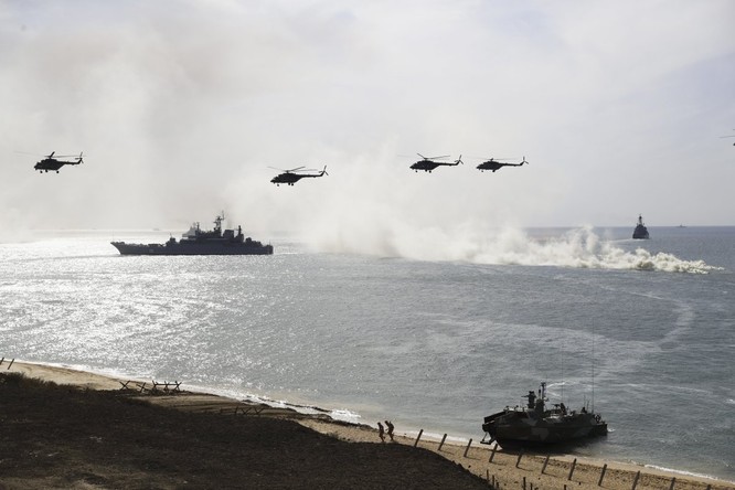 Cuộc diễn tập quy mô lớn của quân đội Nga tại Crimea (video) ảnh 8