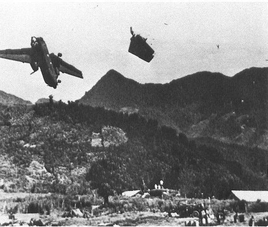 Chiến trường Việt Nam: Tàu chiến, máy bay Mỹ "quân ta bắn quân mình" ảnh 2
