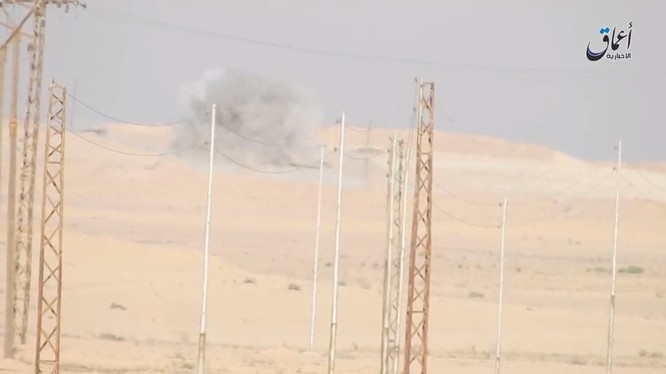 IS dùng tên lửa TOW Mỹ bắn cháy xe tăng Syria ảnh 2