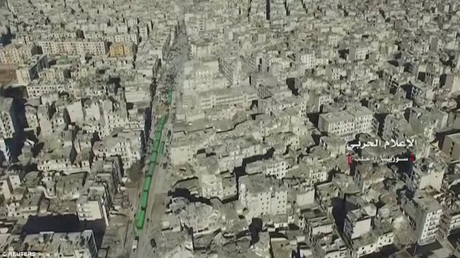 Trận chiến Aleppo: Cận cảnh 4.000 phiến quân đầu hàng lũ lượt rời chiến địa ảnh 26
