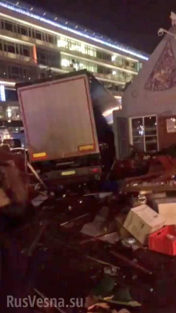 Khủng bố ở Berlin, hàng chục người thiệt mạng và bị thương - VIDEO ảnh 3